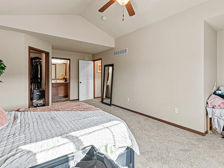 1554 Burr Dr — Photo 15