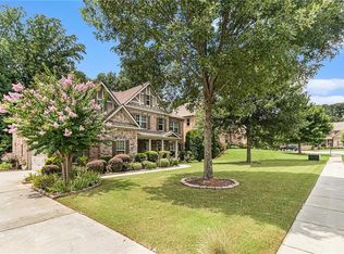 40 Village Green Ct SW, Lilburn, GA 30047