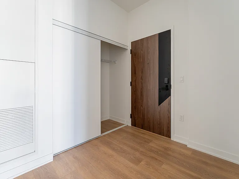 1037 The Queensway #910 — Photo 12