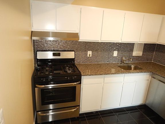 3rd image of 9 Canterbury Sq APT 401