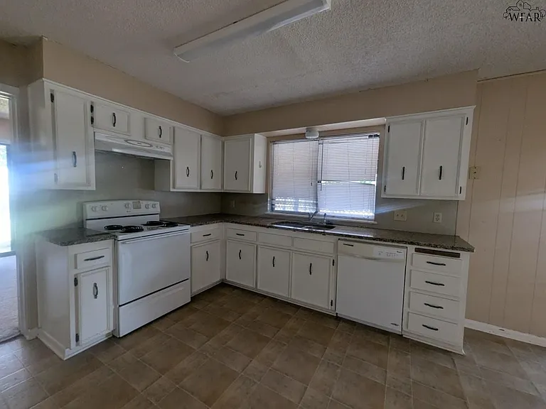 4811 Eldorado Dr — Photo 3
