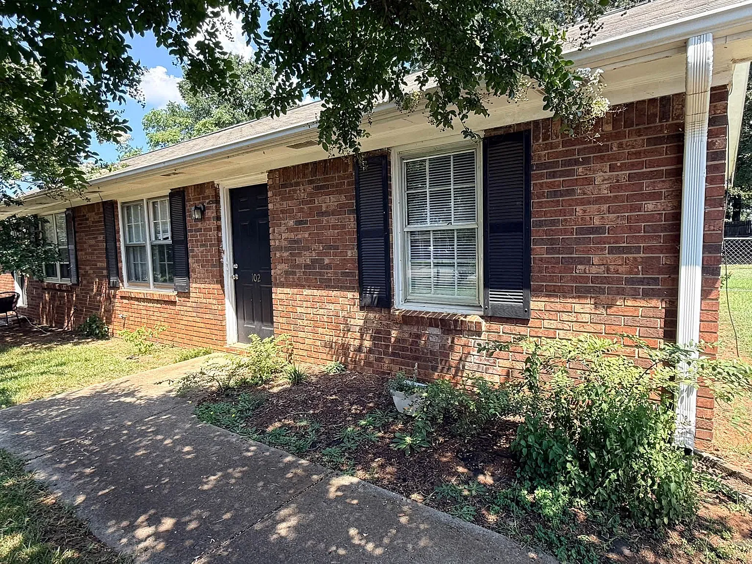 2 bed, 900 sqft, $1,275 — Photo 1