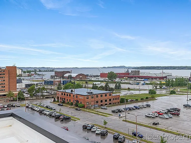 The Leonard Luxury Apartments — Photo 2