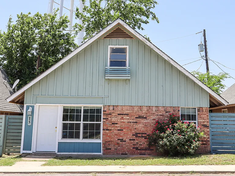 801 Roseanne St #15 — Photo 1