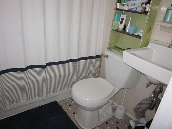 5th image of 128 Meserole St APT 3