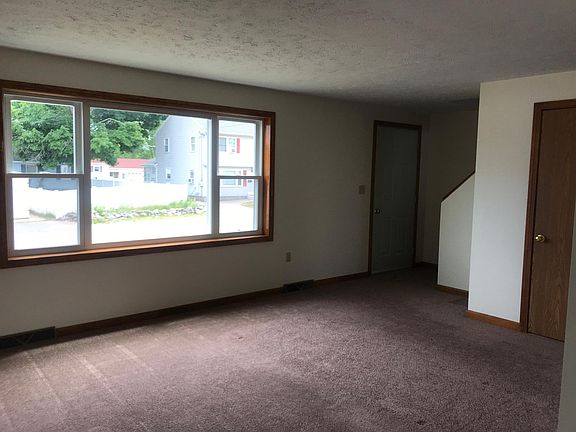 4th image of 23 Lund St