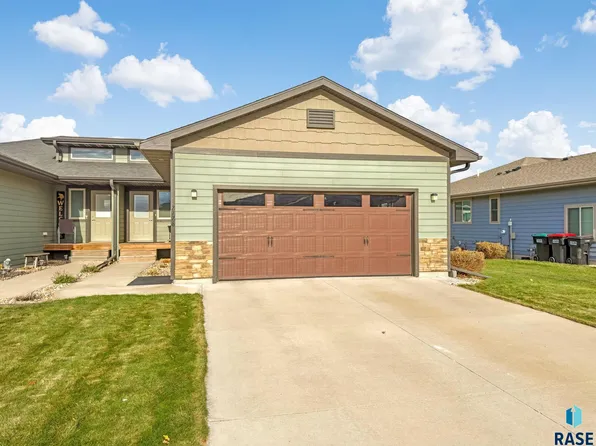 2726 E Sunburst Dr, Brandon, SD 57005