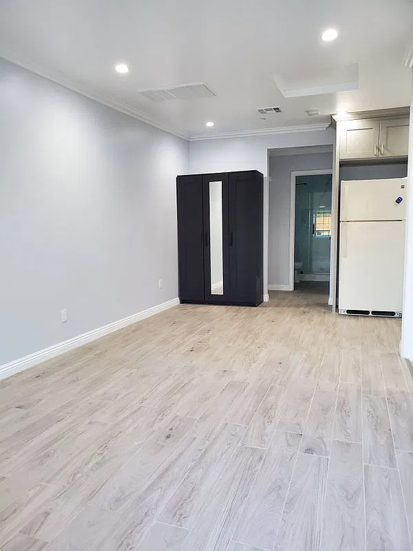 2 bed, 1.0 bath, 900 sqft, $2,200 — Photo 1