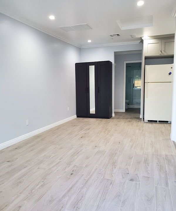 1st image of 1615 S Vega St