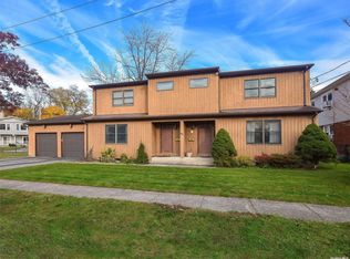 38 Cottonwood Rd, Port Washington, NY 11050