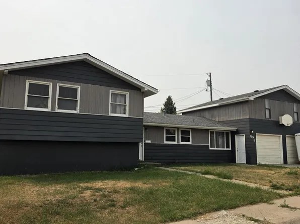 808 7th St, Havre, MT 59501