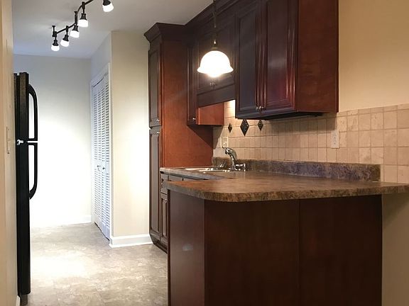 4th image of 1514A Benjamin Pkwy