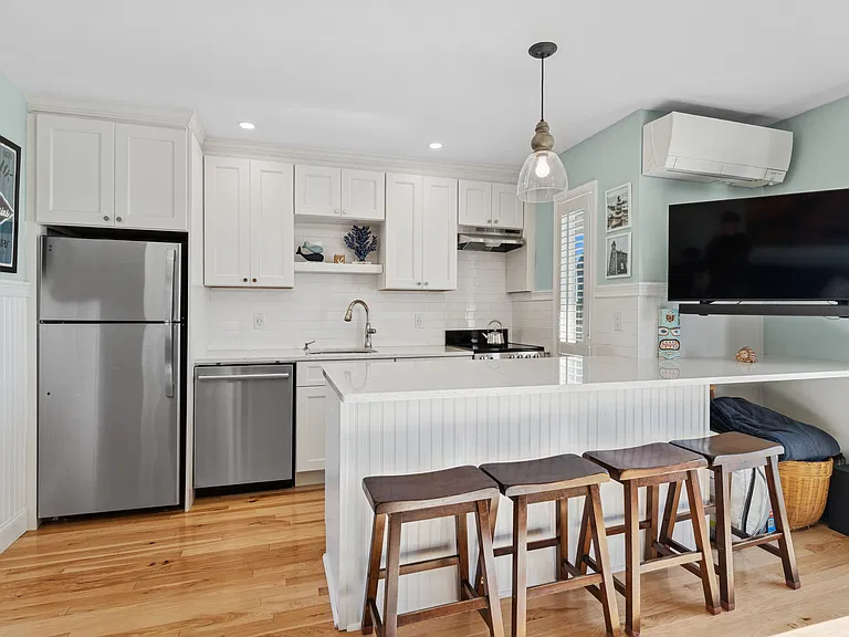 707 Old Montauk Hwy — Photo 4