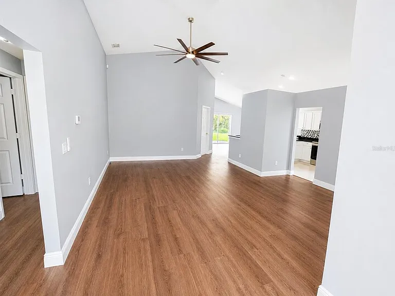 1926 Darlin Cir — Photo 3