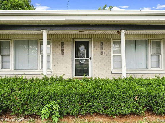 5th image of 1049 E Hill Rd