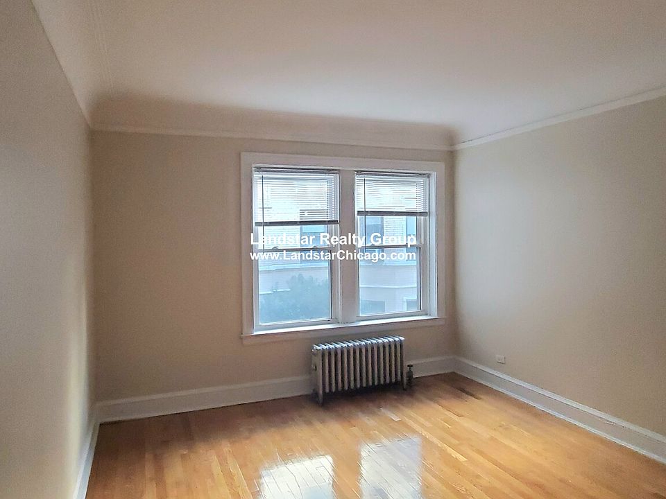 1st image of 1920 W Morse Ave APT 1S