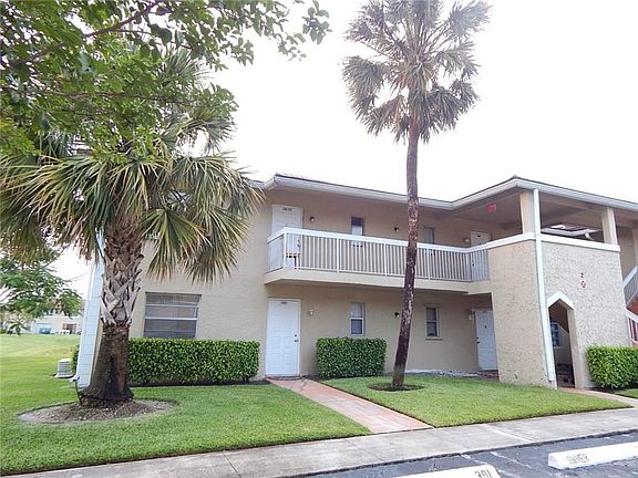 3rd image of 10153 Twin Lakes Dr