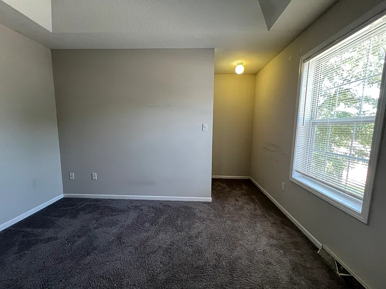 102 Albany Dr — Photo 12