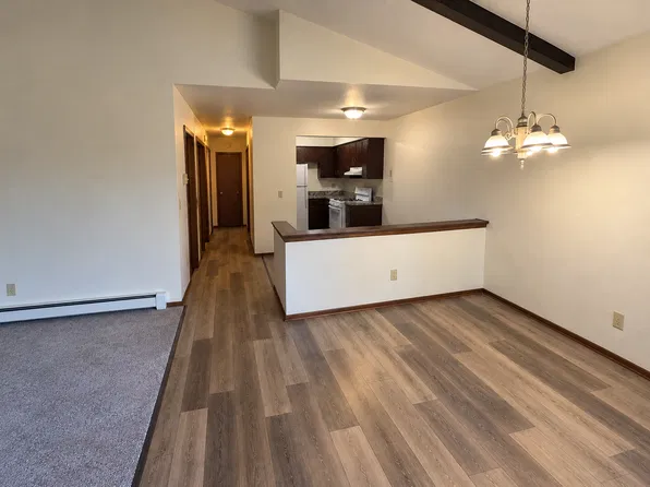 Bluemound Village, 9101 W Dixon St #9121-6, Milwaukee, WI 53214