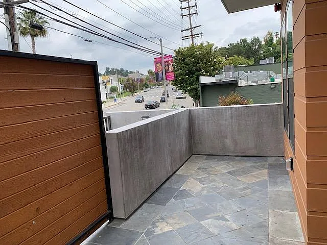 3521 Cahuenga Blvd W — Photo 19
