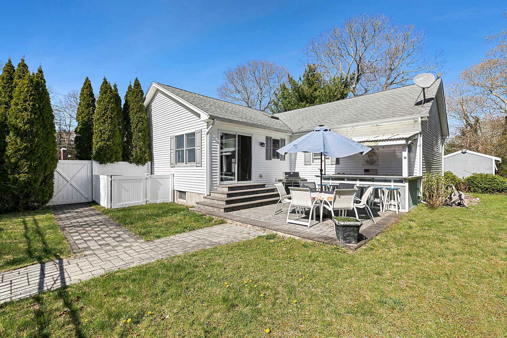 15 Atlantic Ave, Hampton Bays, NY 11946 | Out East