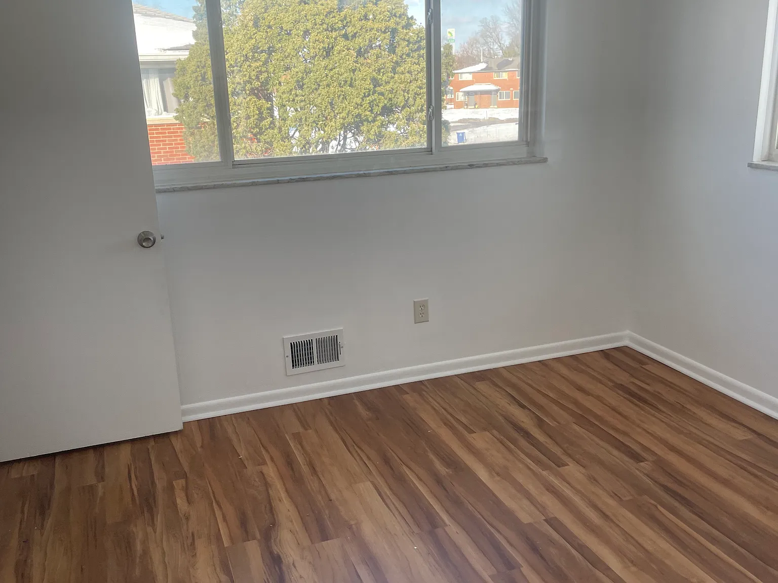 5751 Arborwood Ct — Photo 3