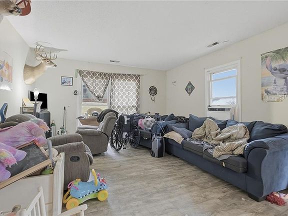 4th image of 791 Falconbridge Rd