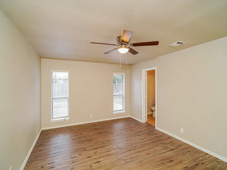 2743 Knoll Tree St — Photo 10