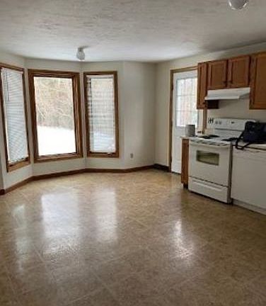 3rd image of 27 Harriet Dr #27