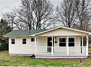211 Hampshire Ln, Clover, SC 29710