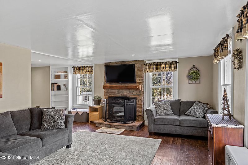 5th image of 1349 Johnsonville Road