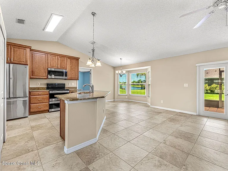 1622 Laramie Cir — Photo 9