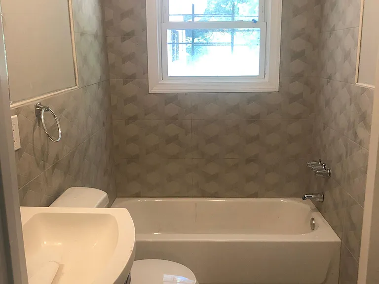 668 Charlotte Pl NW #A — Photo 6