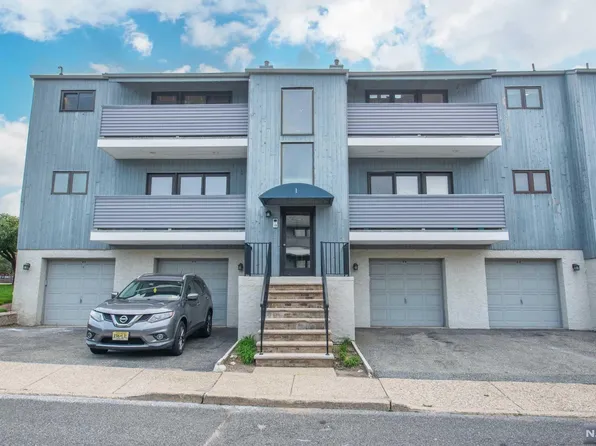 1 Domessina Ln, Caldwell, NJ 07006