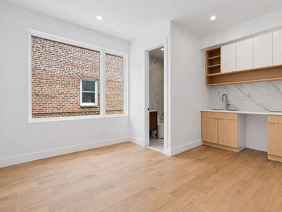 2nd image of 408 Hawthorne St #1B