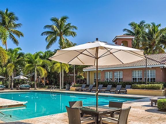 swimming pool heated, sun-deck
