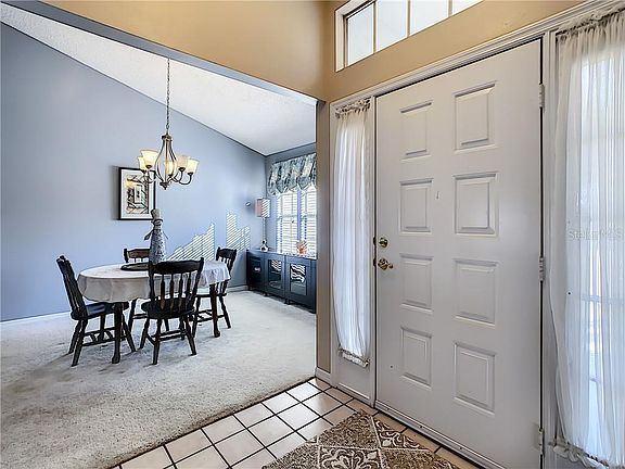 4th image of 823 Copperfield Ter
