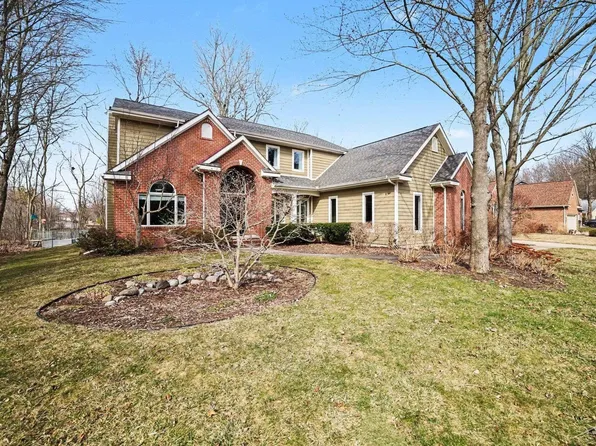 711 Honeysuckle Cir, Midland, MI 48642