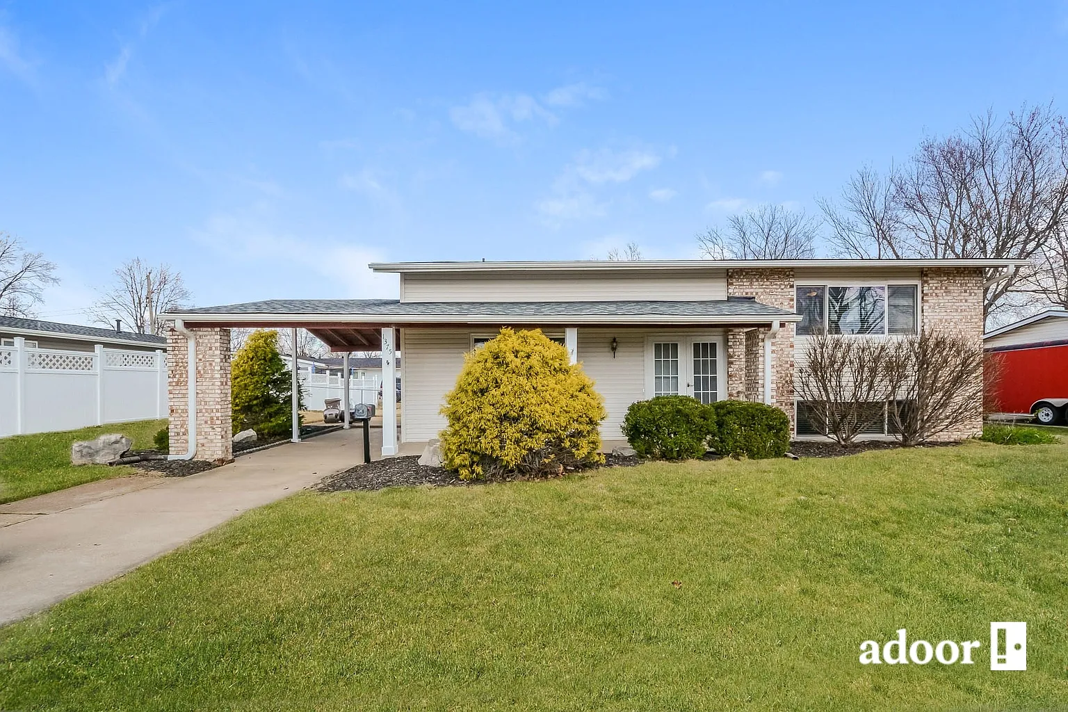 1375 Jackson Ln photo 1