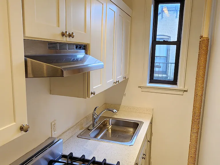 111 Garrison Avenue — Photo 4