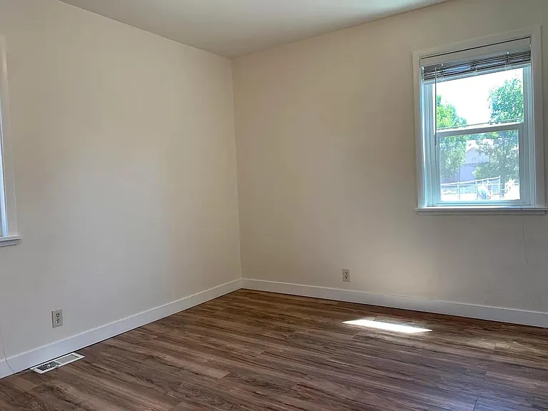 2351 Radcliffe Ave — Photo 8