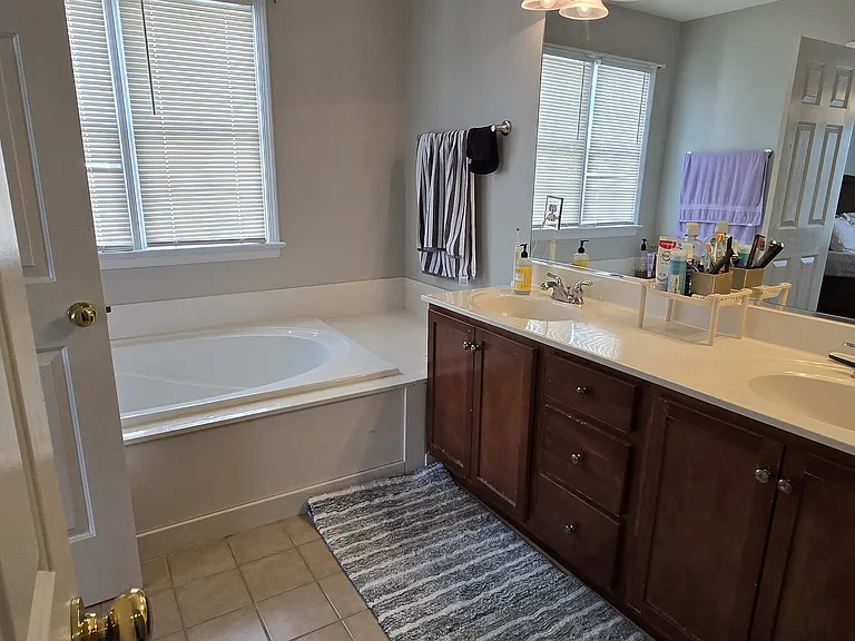4804 Coachmans Landing Ct — Photo 46