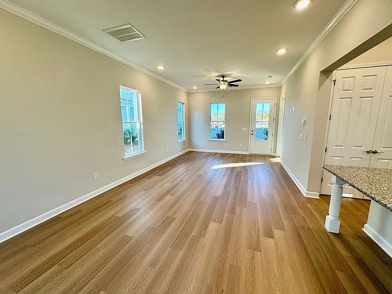 2820 Cook Cir #D — Photo 3
