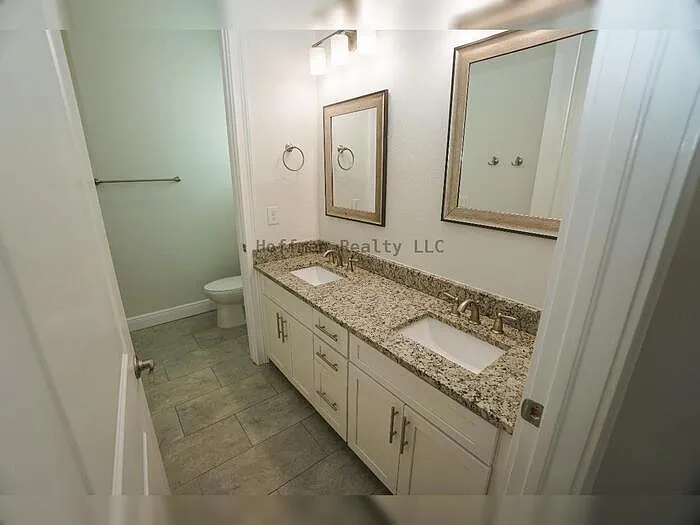 4250 W Carmen St — Photo 12