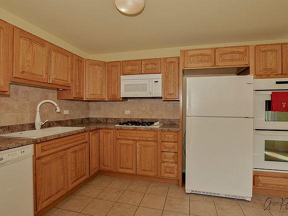 4th image of 3206 N Volz Dr E