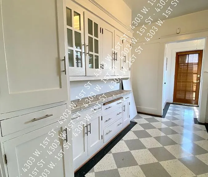 4303 W 1st St — Photo 13