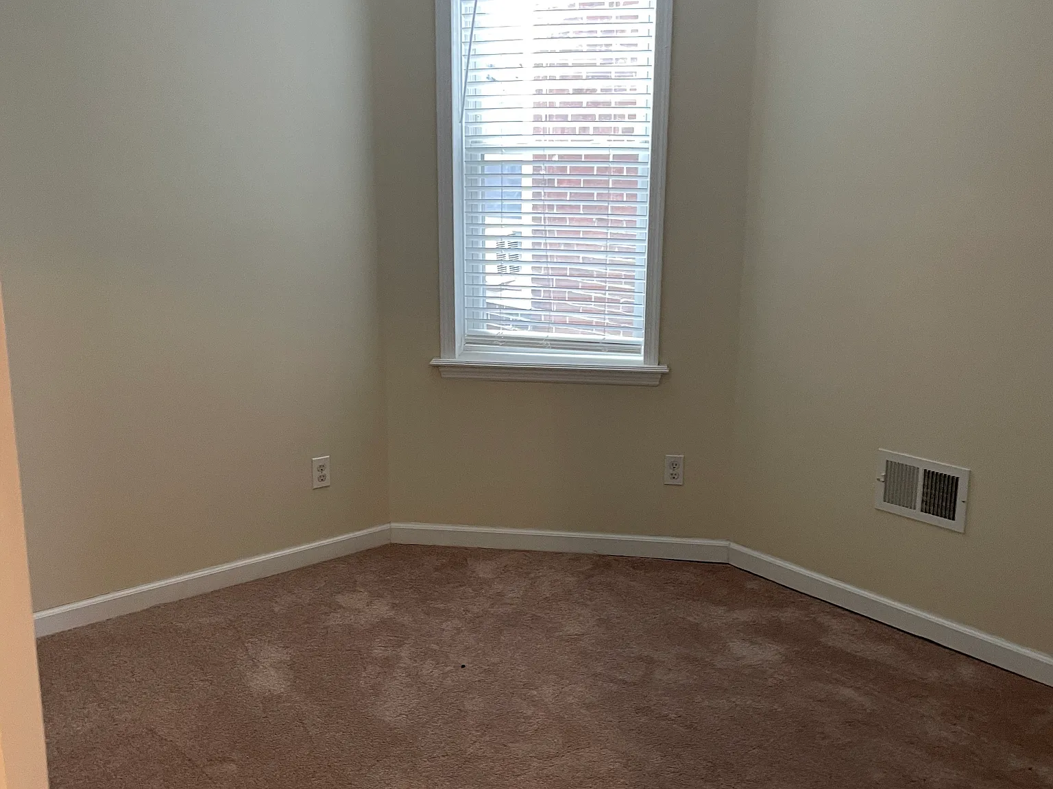3 bed, 1156 sqft, $1,625 — Photo 3
