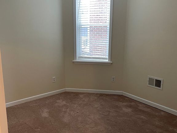 3rd image of 4742 Salmon St