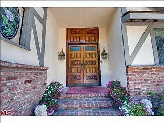3rd image of 2341 Coldwater Canyon Dr