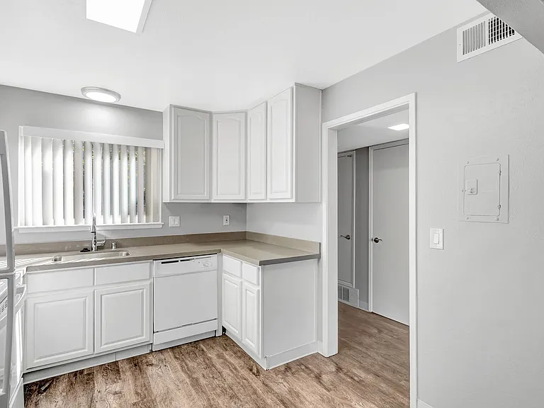 786 Reseda Dr #2 — Photo 4